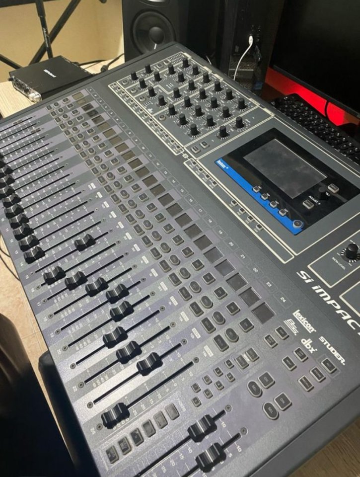 Mesa soundcraft SI impact de segunda mano · Foto 1 de 4 · Alicante · 1000 €