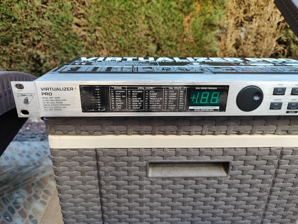 Behringer Virtualizer DSP 1000P de segunda mano · Foto 5 de 8 · Málaga · 45 €