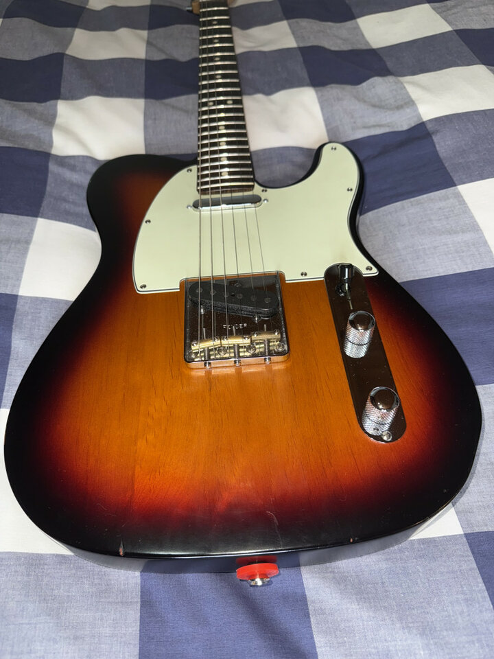 Fender Highway Tele USA. 4 Switch. Brass Saddles. GreasebucketTM circuit.