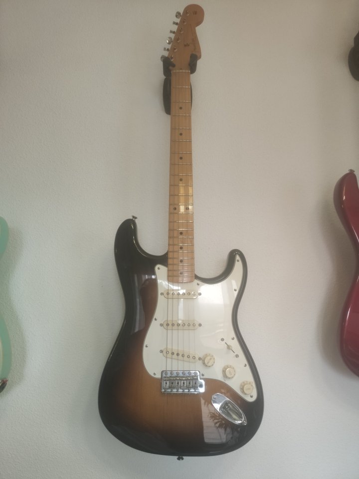 Fender Stratocaster Classic 50´s Mex. con Picguard Fat 50´s Fender Custom Shop de segunda mano · Foto 3 de 6 · Ávila · 700 €