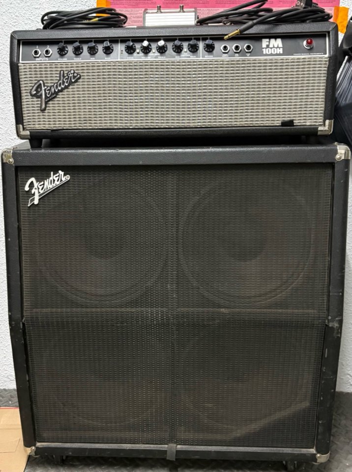Fender FM100H + pantalla Fender 4x12 de segunda mano · Foto 2 de 8 · Ciudad Real · 130 €