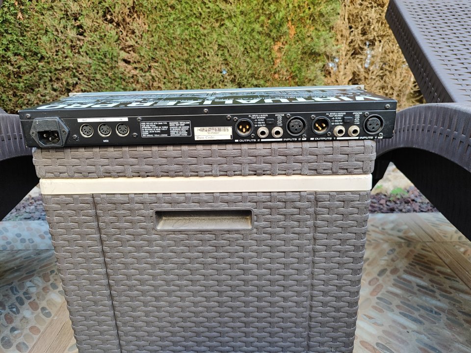 Behringer Virtualizer DSP 1000P de segunda mano · Foto 6 de 8 · Málaga · 45 €