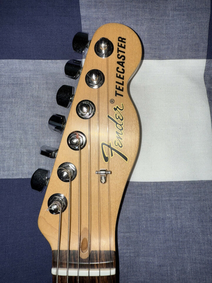 Fender Highway Tele USA. 4 Switch. Brass Saddles. GreasebucketTM circuit.