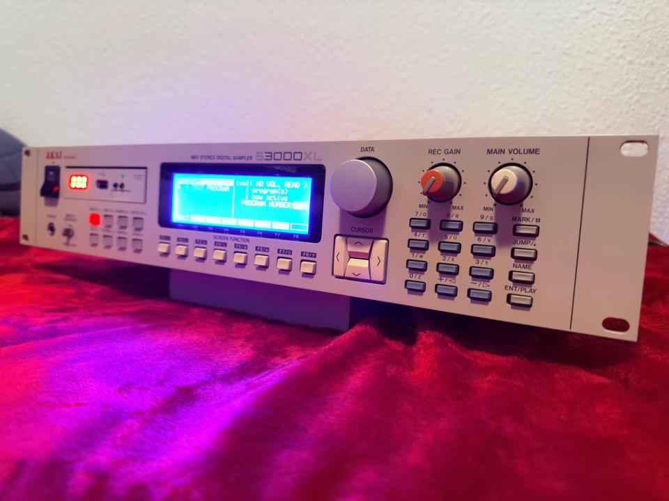 Sampler AKAI S3000XL Mejorado!