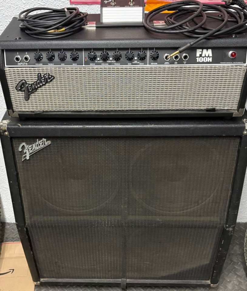 Fender FM100H + pantalla Fender 4x12 de segunda mano · Foto 1 de 8 · Ciudad Real · 130 €