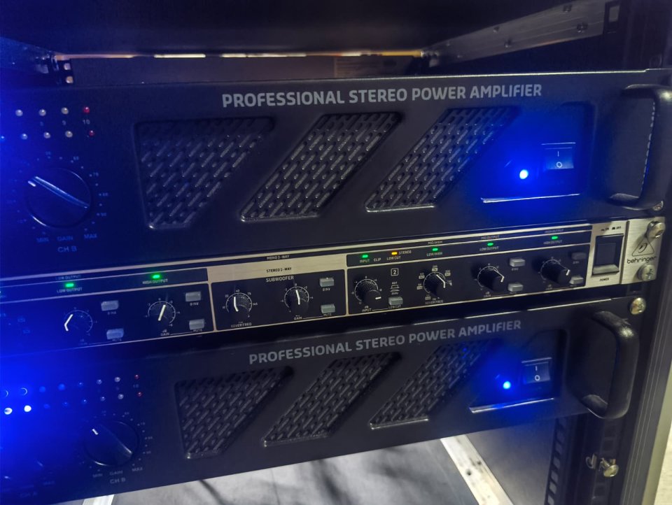 Rack audio portátil de segunda mano · Foto 2 de 2 · Valencia · 600 €