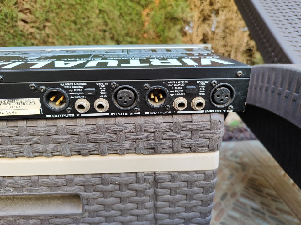 Behringer Virtualizer DSP 1000P de segunda mano · Foto 7 de 8 · Málaga · 45 €