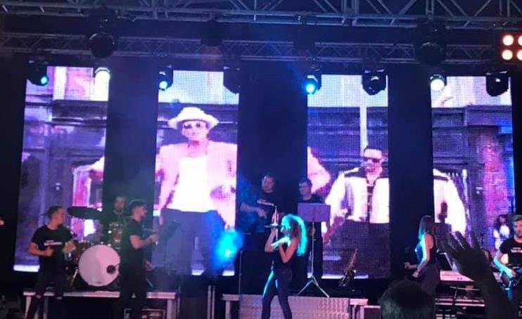 //// Vendo pantalla Led  ////