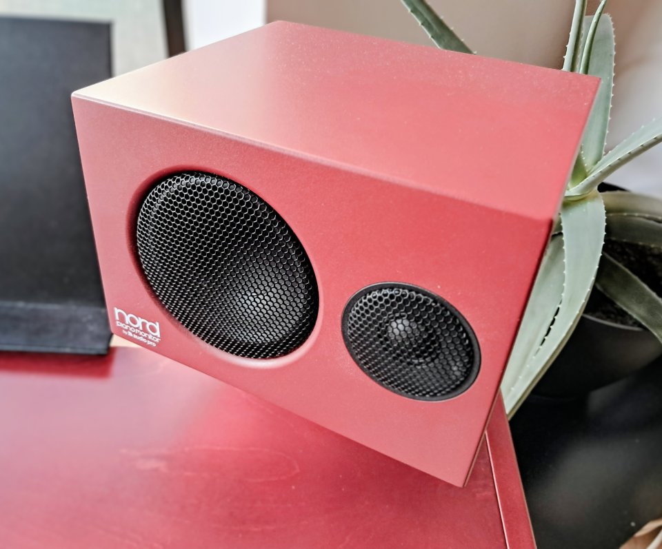 Nord Grand Piano + Monitores Nord + Porta partituras