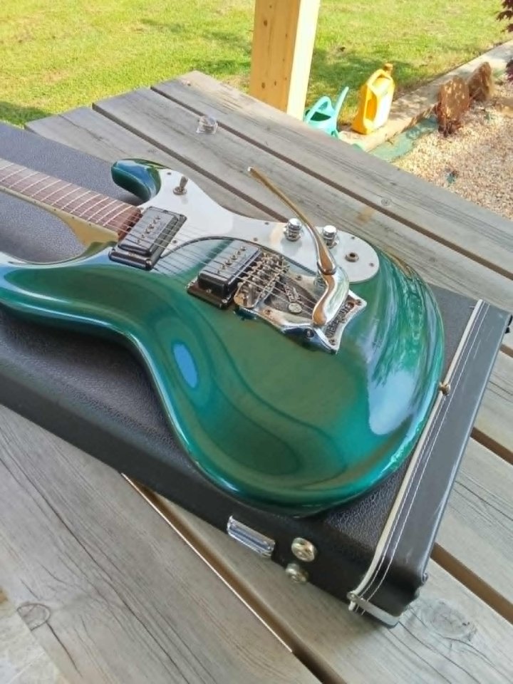 Mosrite ventures USA 1992 de segunda mano · Foto 1 de 7 · Asturias · 2700 €