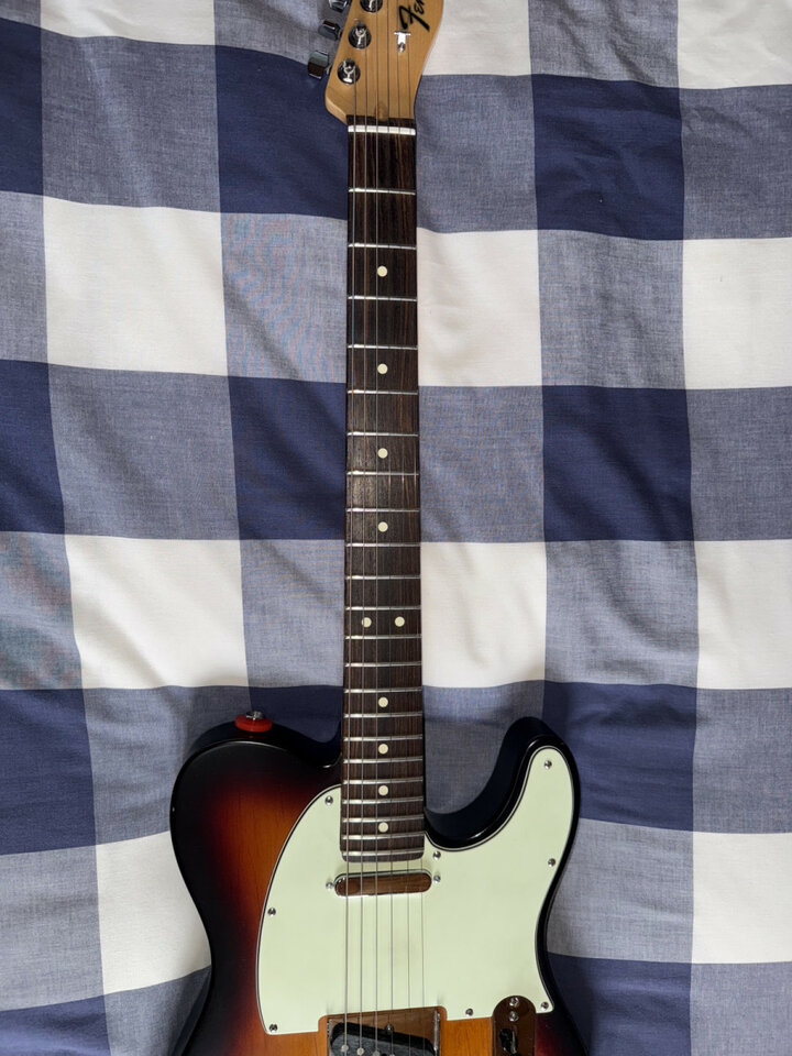 Fender Highway Tele USA. 4 Switch. Brass Saddles. GreasebucketTM circuit.