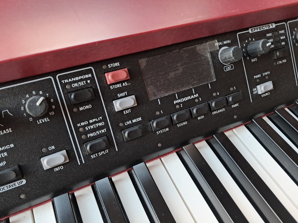 Nord Grand Piano + Monitores Nord + Porta partituras