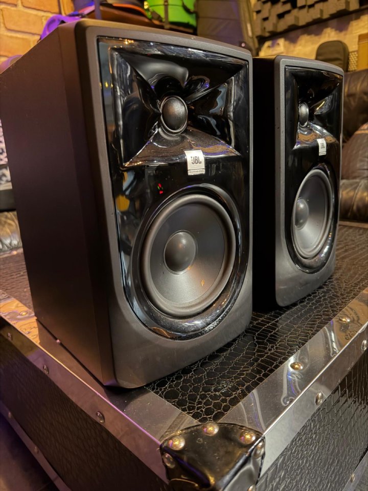 JBL 305P MkII 2-Way 5" Active Nearfield Studio Monitors (Pair)