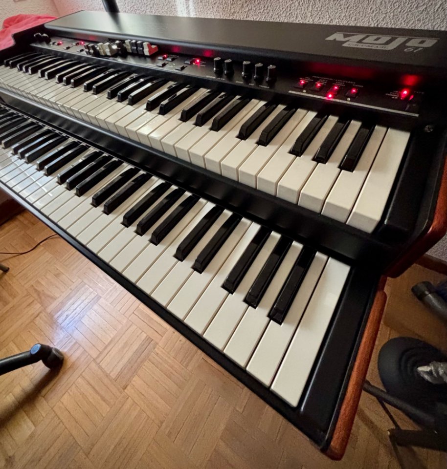 Crumar Mojo 61 con el lower manual de segunda mano · Foto 3 de 9 · Madrid · 1400 €
