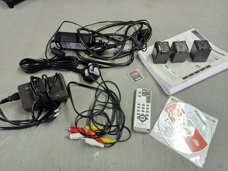 Cámara Panasonic Ag Hmc 81 y trípode manfrotto profesional