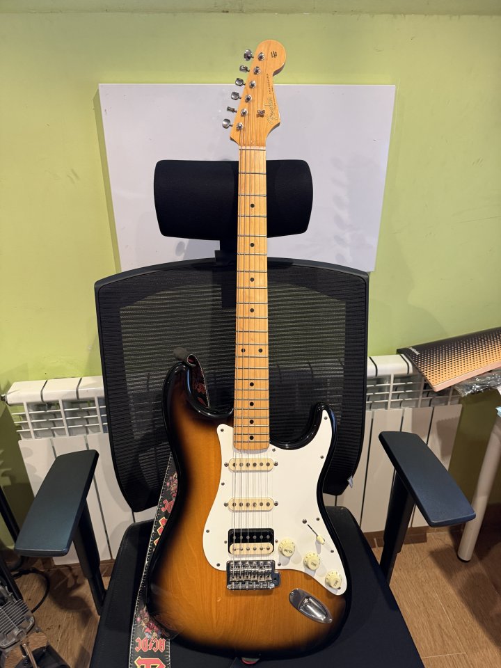 Fender JV Modified 50s Stratocaster HSS por Strato con Palorosa/Pauferro de segunda mano · Foto 2 de 10 · Madrid