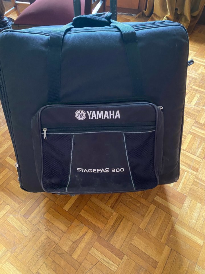 Yamaha Stagepas 300 Sistema PA de segunda mano · Foto 3 de 4 · Barcelona · 250 €