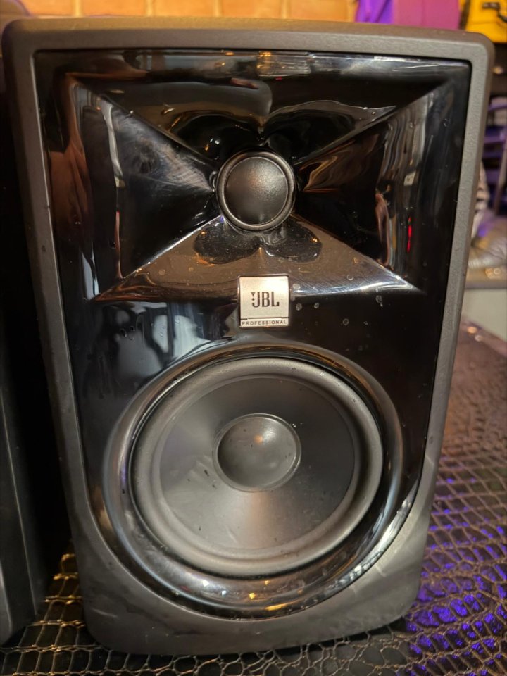 JBL 305P MkII 2-Way 5" Active Nearfield Studio Monitors (Pair)