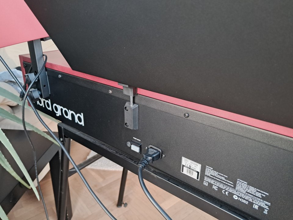 Nord Grand Piano + Monitores Nord + Porta partituras