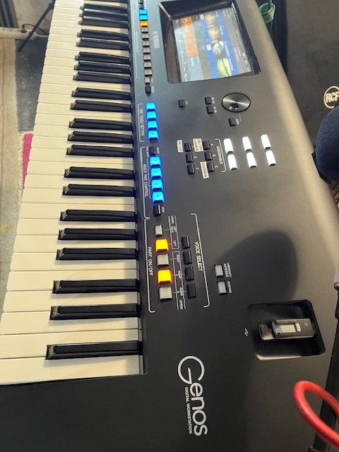 Teclado Profesional Yamaha GENOS