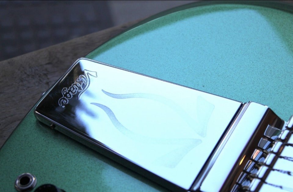 VINTAGE "Limited Green Sparkle VS6 Reissued Vibrola Tailpiece", 3, 68 KG