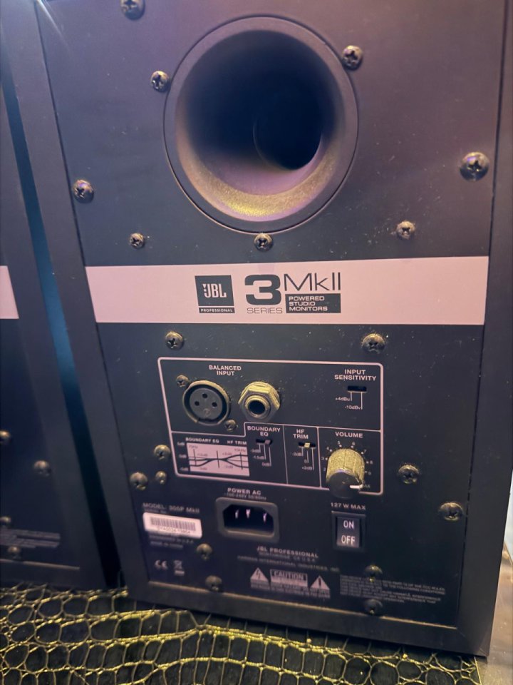 JBL 305P MkII 2-Way 5" Active Nearfield Studio Monitors (Pair)