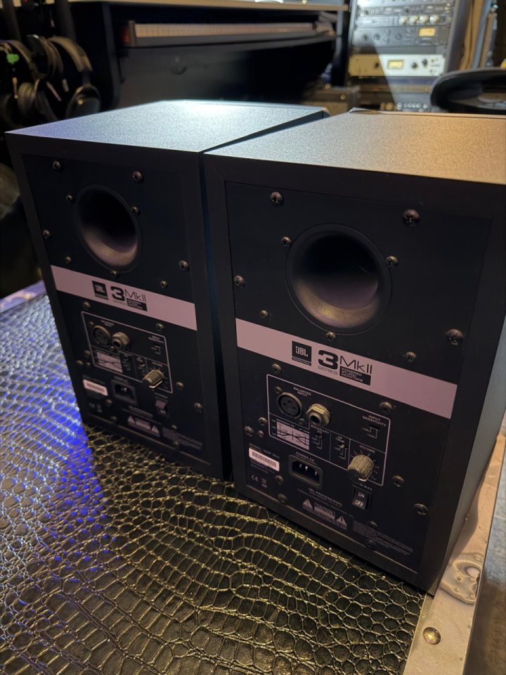 JBL 305P MkII 2-Way 5" Active Nearfield Studio Monitors (Pair)