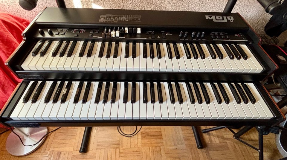 Crumar Mojo 61 con el lower manual de segunda mano · Foto 8 de 9 · Madrid · 1400 €