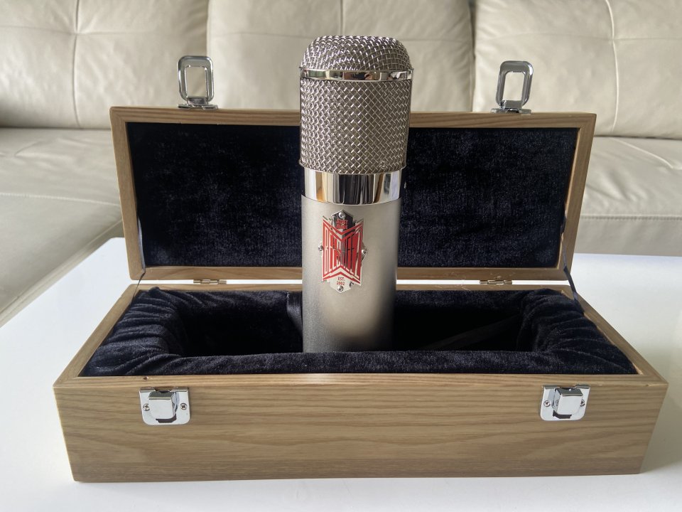 Beesneez BU47 (Neumann u47 clon)