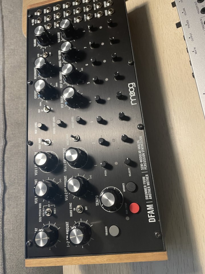 Moog Dfam y Roland tr 06(las 2 x 550) de segunda mano · Foto 2 de 3 · Lugo · 550 €
