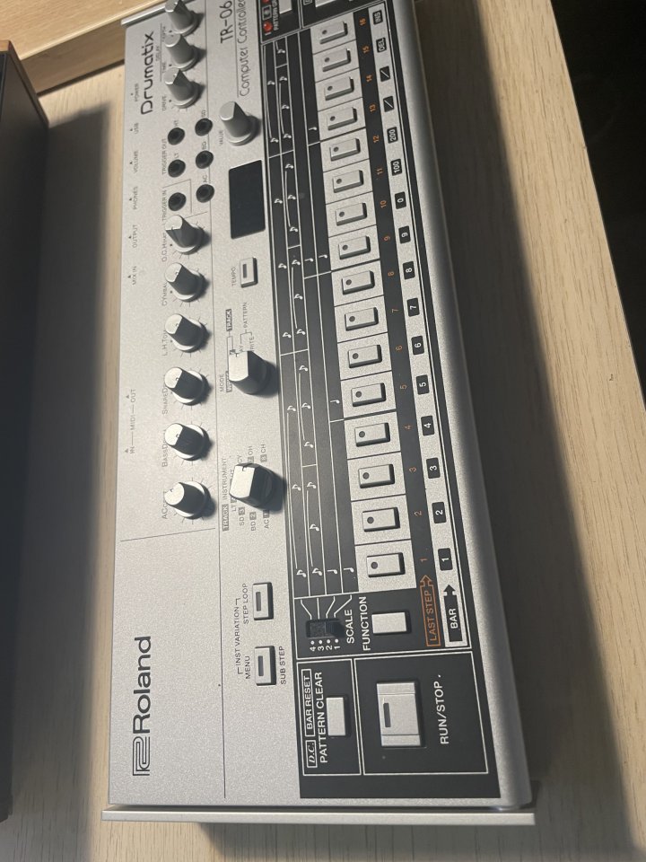 Moog Dfam y Roland tr 06(las 2 x 550) de segunda mano · Foto 3 de 3 · Lugo · 550 €