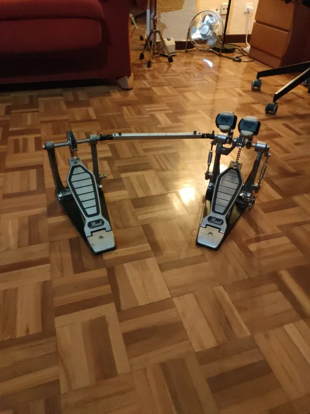 Doble Pedal Pearl P100TW de segunda mano · Foto 6 de 6 · Madrid · 100 €