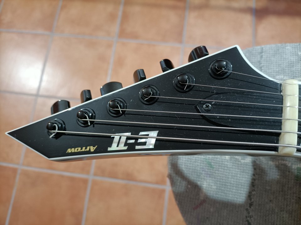 ESP E-II Arrow NT, Black Silver Fade
