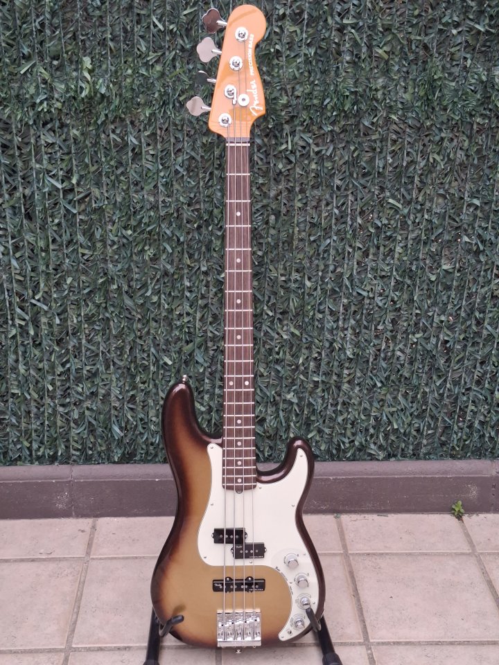 Fender American Ultra Precision