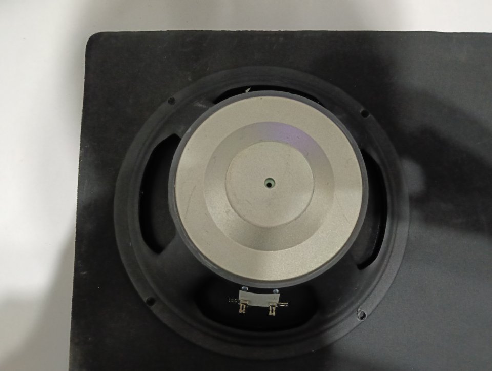 Altavoz FR FR averiado de un Camper 112 Plus Kit de segunda mano · Foto 1 de 2 · Barcelona