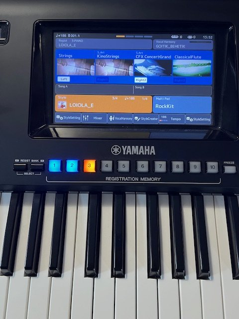Teclado Profesional Yamaha GENOS