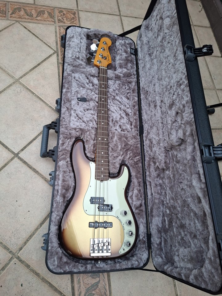 Fender American Ultra Precision