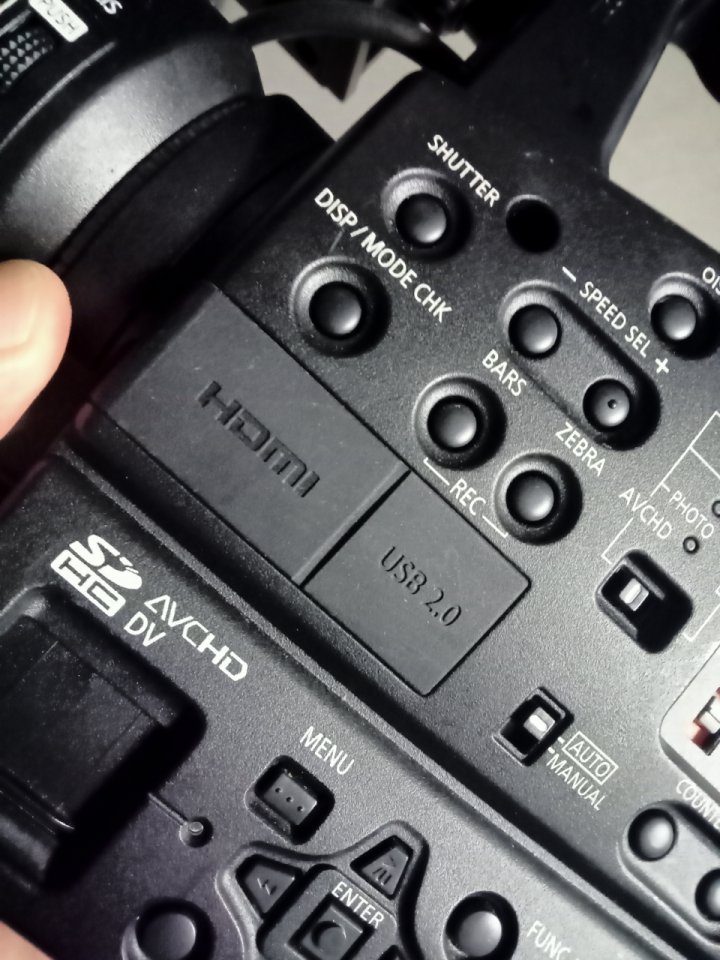 Cámara Panasonic Ag Hmc 81 y trípode manfrotto profesional