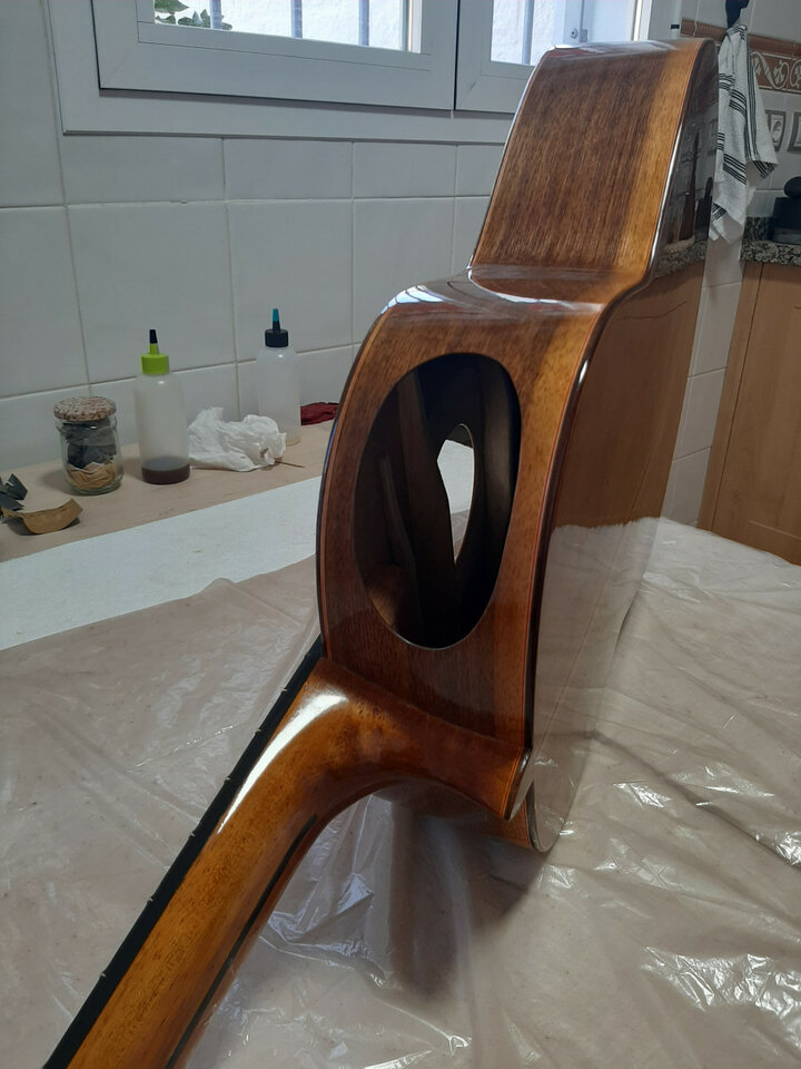 Busco guitarras para RESTAURAR/REPARAR