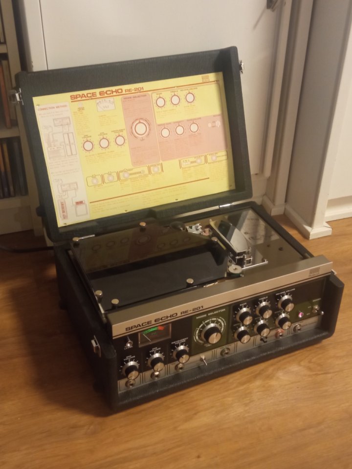 Roland space echo RE201 eco de cinta