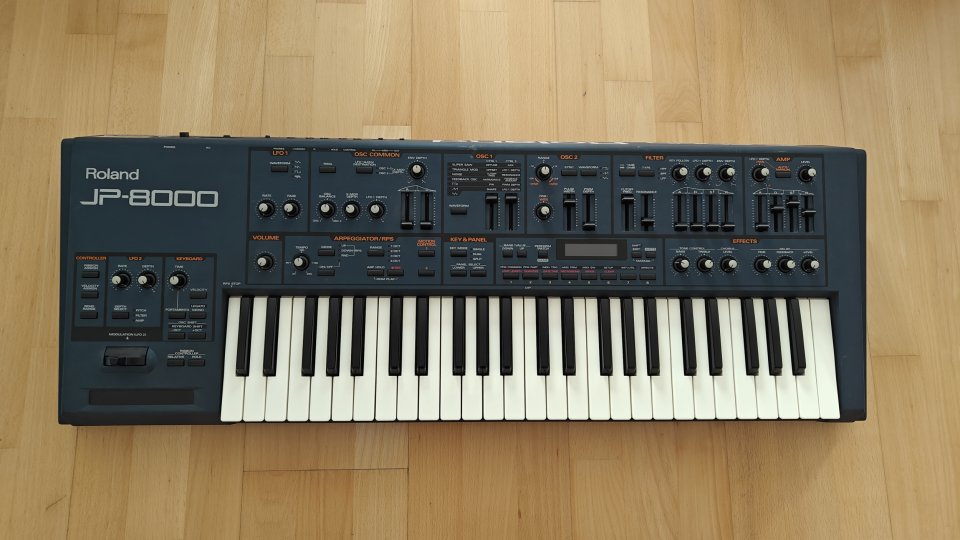 Roland JP-8000 — Sintetizador Virtual Analog de segunda mano · Foto 1 de 9 · Navarra · 900 €