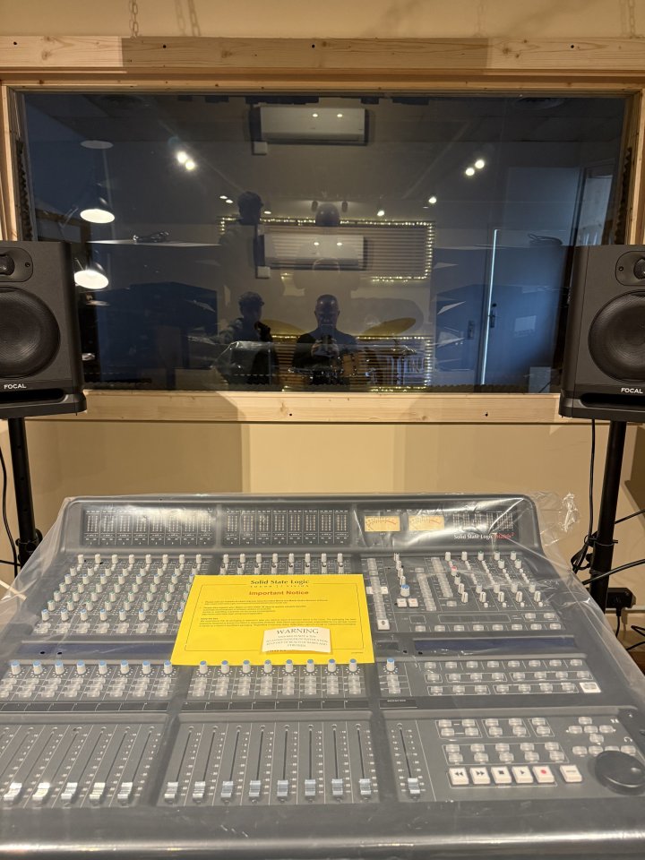 Mesa SSL Matrix II nueva de segunda mano · Foto 3 de 4 · Barcelona · 12000 €