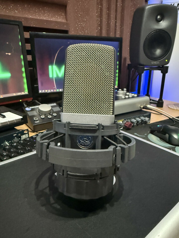 Micrófono de condensador AKG C214