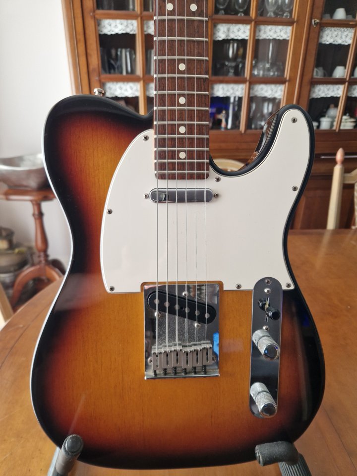 Fender American Standard Telecaster 1998 - 3-Color Sunburst + Case de segunda mano · Foto 2 de 10 · Bizkaia · 1250 €