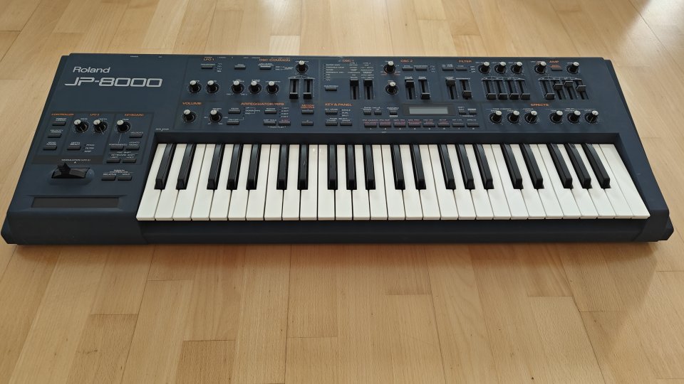 Roland JP-8000 — Sintetizador Virtual Analog de segunda mano · Foto 2 de 9 · Navarra · 900 €