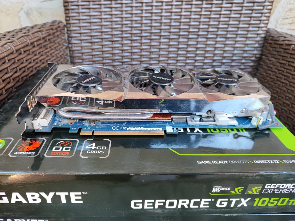 Cambio tres Nvidia GTX por Ampli o Multiefectos de segunda mano · Foto 3 de 6 · Málaga