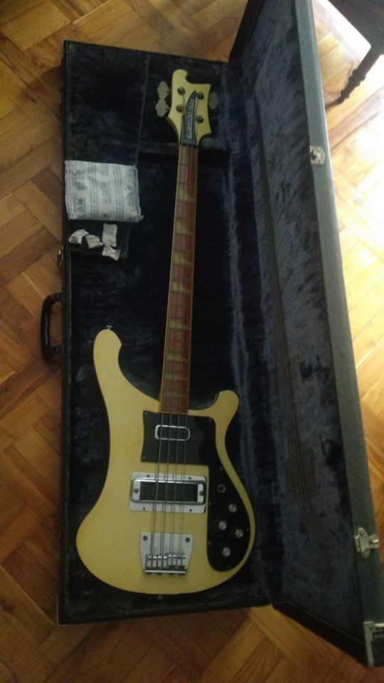 Bajo Rickenbacker 4001 de 1977