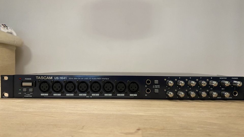 Tascam US-1641 interfaz de audio USB 16x4 rack de segunda mano · Foto 1 de 8 · Tarragona · 85 €