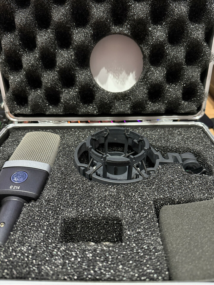 Micrófono de condensador AKG C214