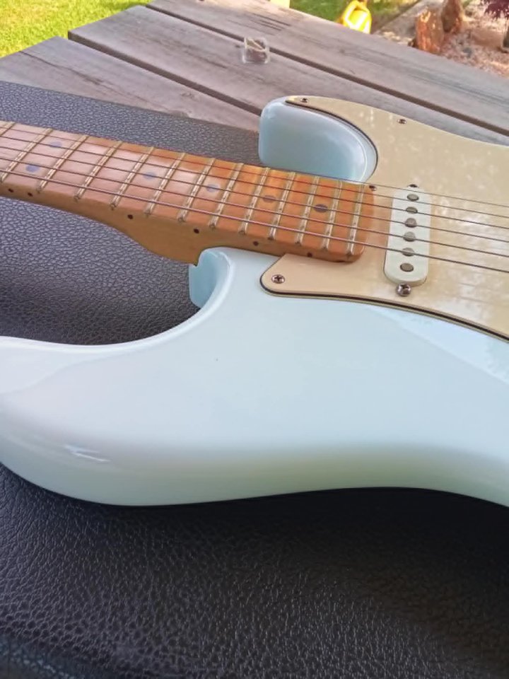 Fender stratocaster 50 aniversario USA de segunda mano · Foto 3 de 5 · Asturias · 1500 €